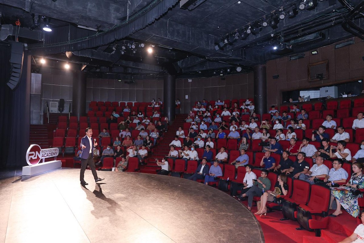 Rich Nguyen Academy vừa ra báo cáo tổng quan về thị trường bất động sản nhận được sự quan tâm lớn của nhà đầu tư cá nhân