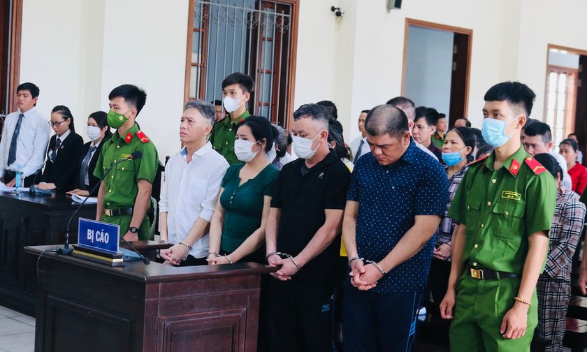 Bắt quả tang nhóm đối tượng làm sổ đỏ giả để lừa đảo chiếm đoạt tài sản